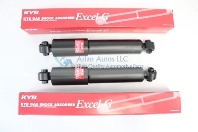 Amortiguadores traseros izquierdo y derecho KYB de fabricante de equipos originales para Nissan Pathfinder 2005-2012 Foto 1 de 3