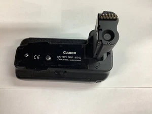 Canon BG-E2 Battery Grip - Picture 1 of 3