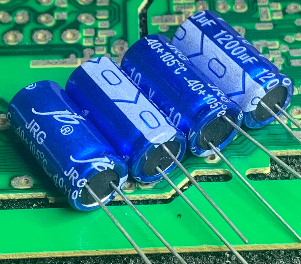 4Pz. 1200uF 10V JB Condensatori elettrolitici THT Ø10x20mm ±20% ( 4 pezzi ) - Immagine 1 di 1