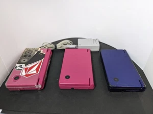 Nintendo DSi 3 Consoles Set with Charger Tested Works - Picture 1 of 4