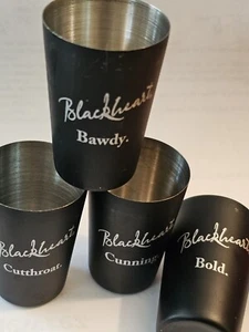 Set di quattro bicchieri da tiro in metallo cuore nero nero e argento - Foto 1 di 7