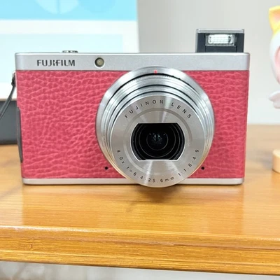 Cámara digital compacta Fujifilm XF1 X Series 12,0 MP 4x con zoom óptico - 90 % nueva Foto 1 de 4