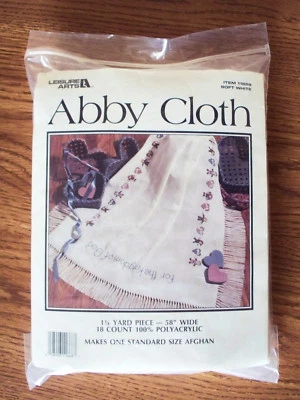 TELA ABBY ARTES OCIO 1 1/4 YARDA, 58" ANCHO, 18 CT, 100% POLIACRÍLICO, BLANCO SUAVE Foto 1 de 4