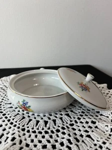 Cuenco con tapa de porcelana Hollohaza Hungría vintage - diseño floral, borde dorado - Imagen 1 de 12