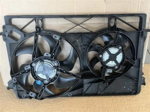 ORIGINAL Renault Motorlüfter Lüftermotor TRAFIC 3 mit Klimaanlage 214819927R - Bild 1 von 4