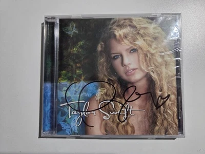 Taylor Swift signed CD DEBUT - Immagine 1 di 2