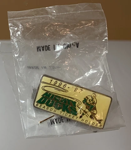 VTg ANAHEIM MIGHTY DUCKS Hat Pin 1996 - 1997 SEASON TICKET HOLDER PIN New Cover