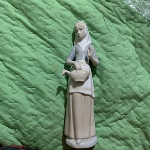 Figura Dama Porcelana Miquel Requena España - Imagen 1 de 7