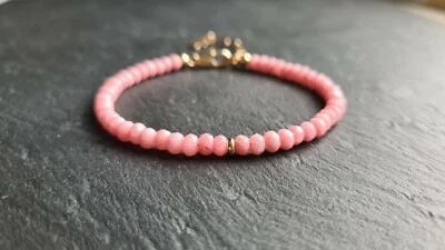 Hermosa pulsera con piedra de ópalo rosa natural y componentes rellenos de oro Foto 1 de 4