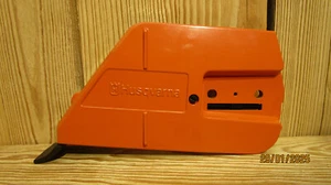 Tapa de piñón HUSQVARNA compl. con tensor de cadena, adecuado para la motosierra 372 - Imagen 1 de 2