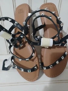 Time and Tru kids girls Studded Gladiator Sandals, Black, Size 6 - Picture 1 of 6