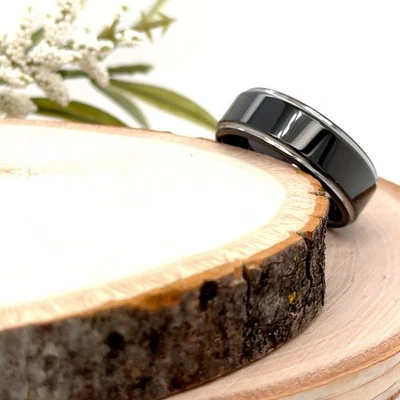 Banda de regalo de Navidad con incrustación de cerámica blanca para hombre anillo de tungsteno negro pulido de 8 mm Foto 1 de 4