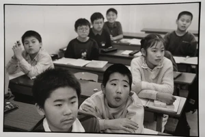 Foto Analógica Reportaje De China Niño 18X24cm 1990 Olivo P - Picture 1 of 1