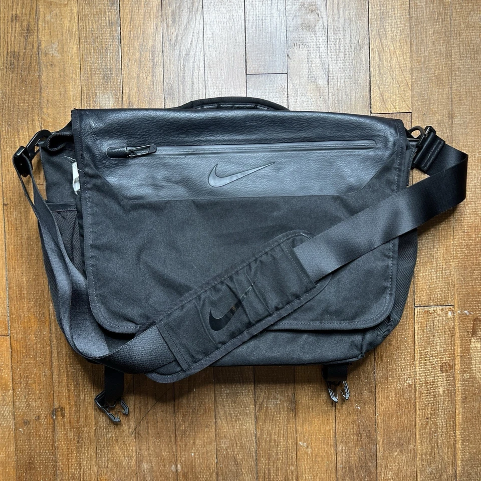 Nike Negro Salida Mensajero Laptop Viaje Bandolera Bolso de Hombro Unisex Foto 1 de 4