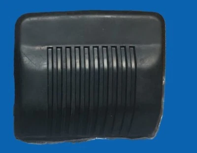 Tapón de parachoques de goma genuino OEM Mazda para 86-93 B2000 B2200 B2600 UB41-65-851 Foto 1 de 4