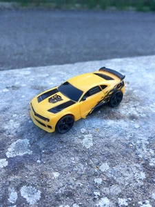 1:50 approx plastic Hasbro 2010 Transformers Bumblebee Chevrolet Camaro concept - Foto 1 di 3