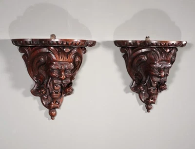 Par de apliques/estantes de pared grandes franceses antiguos de león en roble macizo y castaño Foto 1 de 4