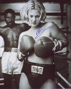 DREW BARRYMORE SIGNIERT 8 X 10 BOXEN FOTO OBEN OHNE NACHDRUCK HANDSIGNIERT KOSTENLOSER VERSAND - Bild 1 von 1