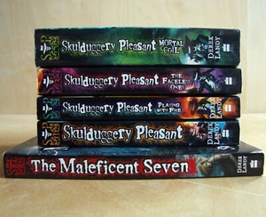 Skulduggery Pleasant by Derek Landy 5-book bundle - Imagen 1 de 12