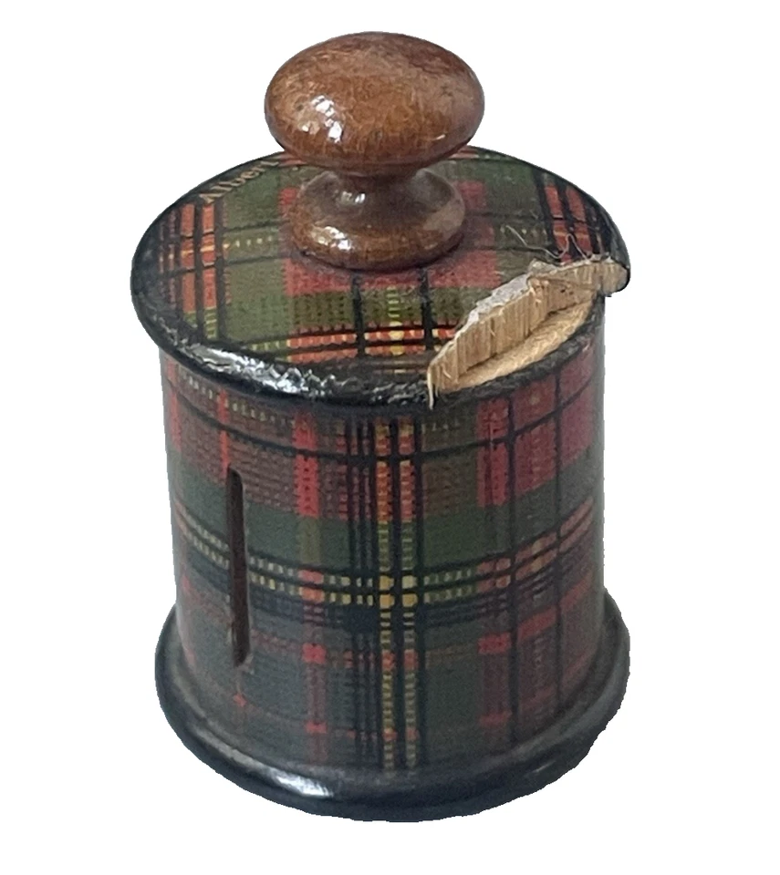 Ancien Mètre Enrouleur de Couture en Bois décor TARTAN marqué ALBERT Sewing tape - Photo 1/4
