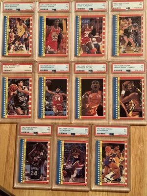 💥1987 Fleer NBA Baloncesto Pegatina 1-11 Juego Completo PSA 7 con Michael Jordan💥 Foto 1 de 4