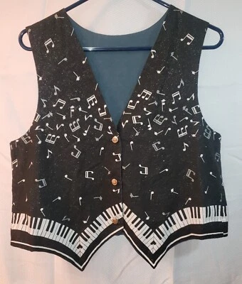 Chaleco hecho a mano con temática de piano Foto 1 de 4