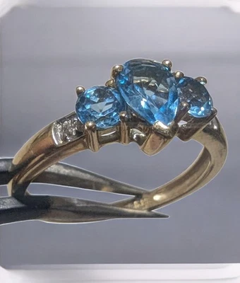 14kt Gold Topaz Ring, Size 7, 2.5 Grams, 3 Stones w Accent Diamonds - Image 1 of 4