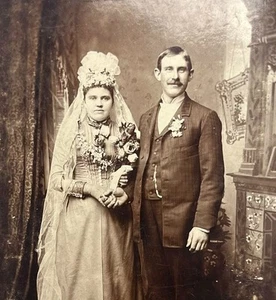 Antique Cabinet Card Photograph Catholic Wedding Couple Chicago Klopot Studios - Picture 1 of 3