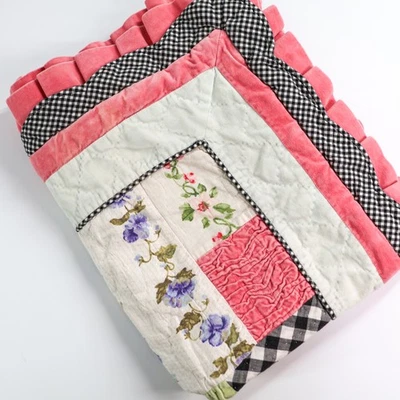 Almohada estándar acolchada de algodón retazos de terciopelo KEEN rosa negro floral en muy buena condición Foto 1 de 4