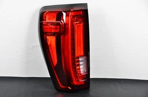 ¡Como nuevo! GMC Sierra 1500 2019-2023 luz trasera LED completa lado izquierdo del conductor OEM - Imagen 1 de 6