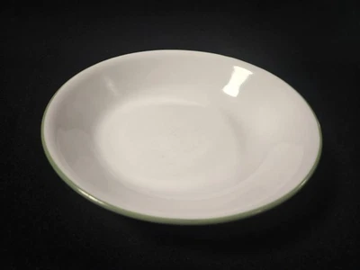 Tazón de pasta bajo de 8 1/2" Corelle sombra iris blanco con banda de borde verde Foto 1 de 4