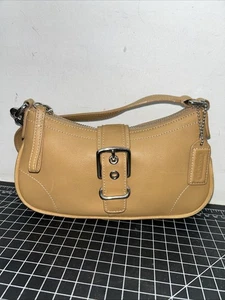 Coach Hamptons Leder Schnalle Mini Schultertasche Hobo Bag 7542 RAR hellbraun - Bild 1 von 18