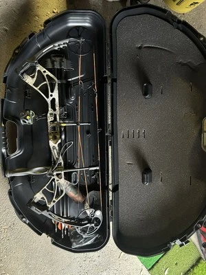 Bear Compound Bow Right Handed With Case Included - Image 1 of 3