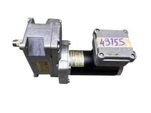 Lenze Servomotor 13.713.35.520 mit Getriebe 12.130.30.3 230-400V 25w 49155 - Bild 1 von 6
