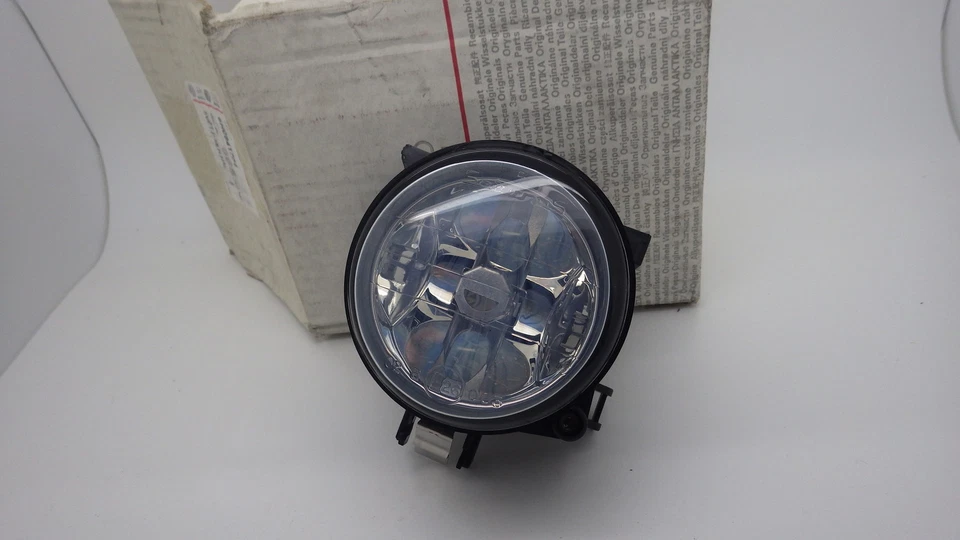 New GENUINE Skoda Felicia RH Fog Light 6H0941704 - Image 1 of 1