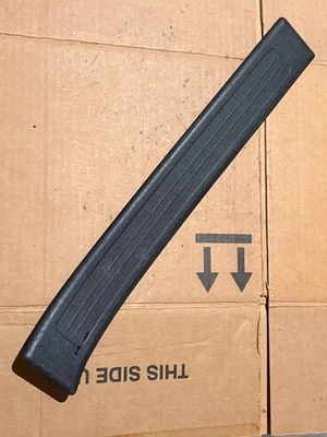 07 - 12 MERCEDES GL450 TRASERO IZQUIERDO LADO DEL CONDUCTOR PLACA DE DESGASTE INFERIOR MOLDURA A96 Foto 1 de 3