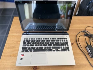 Toshiba Satellite L50Dt-B skullcandy - Picture 1 of 10