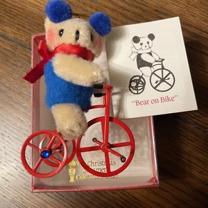 L'ornamento natalizio da collezione club orso su bici in metallo - Foto 1 di 4