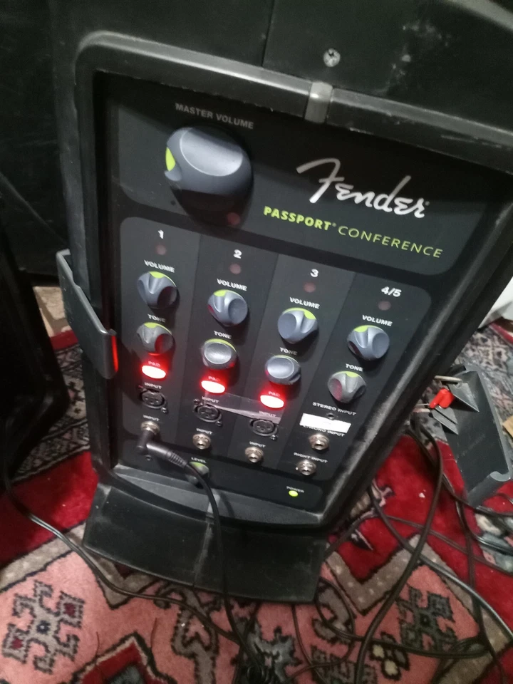 FENDER Passport Conference PR 844 - Portable PA SYSTEM 175 Watt Speakers - Image 1 of 4