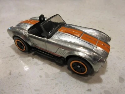 Coche de carreras de juguete Hot Wheels Shelby Cobra 427 S/C Zamac 2019 diecast 1:64 Foto 1 de 4