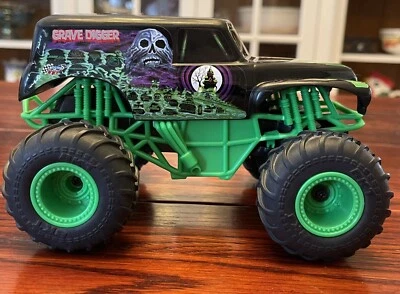 GraveDigger MonsterTruck 66803RX SpinMaster BKT Tires NO REMOTE/NO BATTERY COVER - Image 1 of 4