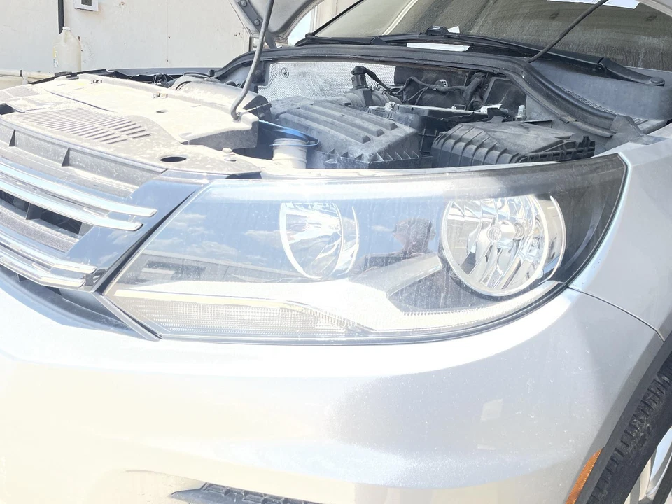 Conjunto de faros izquierdos usados se adapta a: faros halógenos Volkswagen Tiguan 2014 redondos Foto 1 de 4