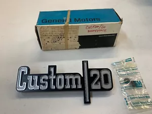 GM 328849 1973-76 Truck Custom/20 Emblem with Hardware. "NOS" - Bild 1 von 6