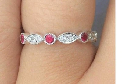 Alianza de boda redonda de eternidad de diamantes y rubíes naturales de 0,39 quilates de oro blanco de 14 quilates 6 7 8 Foto 1 de 4