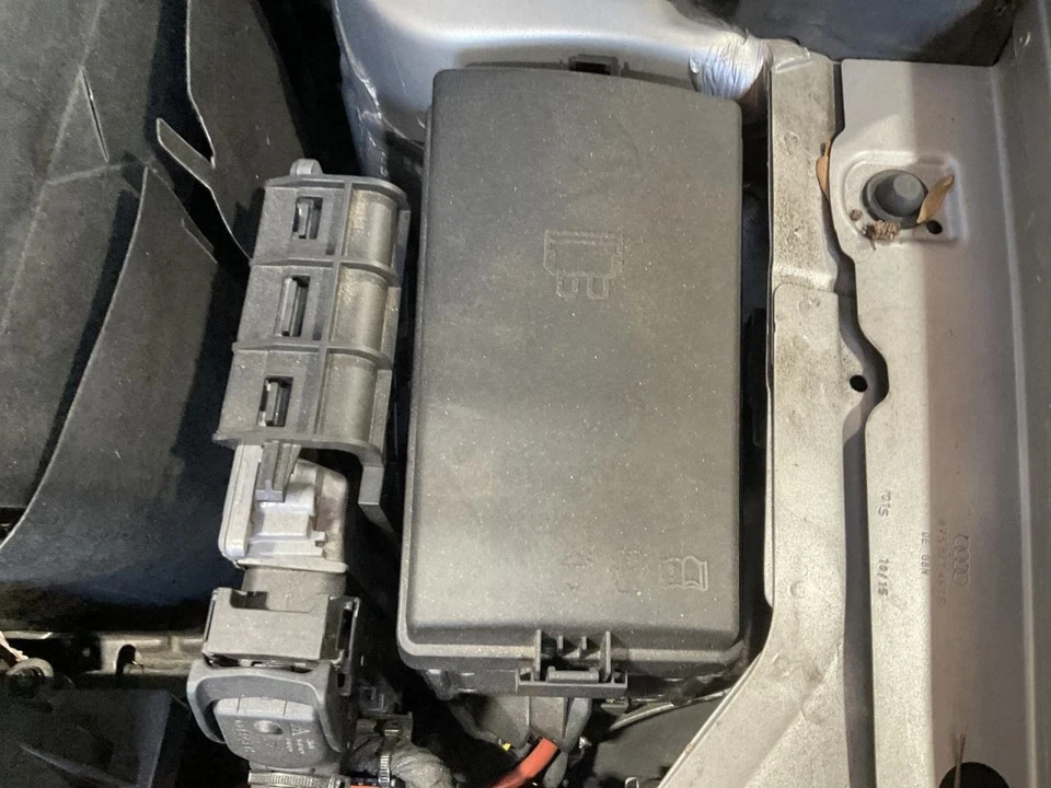 Fuse Box Engine Compartment Fits 15-20 AUDI A3 4807484 Foto 1 de 1
