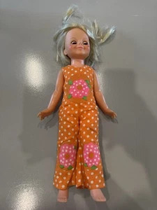 Muñeca de moda vintage años 70 ideal crecimiento pelo 15” naranja mameluco rubio - Imagen 1 de 4