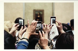 Martin Parr (b. 1952) Magnum Art Photo Print Card 4x6” The Louvre Paris 2012 - Picture 1 of 5
