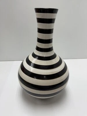 Jarrón decorativo de cerámica blanco y negro Foto 1 de 4