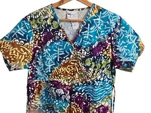 Landau Medium Women's Multicolor/Abstract Print V Neck Short Sleeved Scrub NWT - Picture 1 of 8
