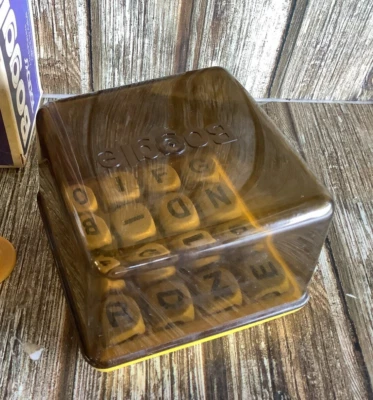 BOGGLE 1976 SPARE PARTS LETTER DICE - ORIGINAL VERSION TOLTOYS RELEASE ONE ONLY - Image 1 of 2